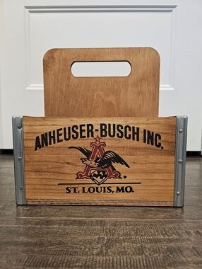 RARE & Vintage-Style Anheuser-Busch Wooden 6-Pack Beverage Bottle Carrier